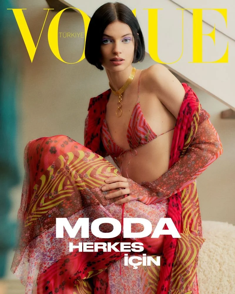 女性情報誌 Vogue Turkey Magazine February 2022 Vogue Turkey